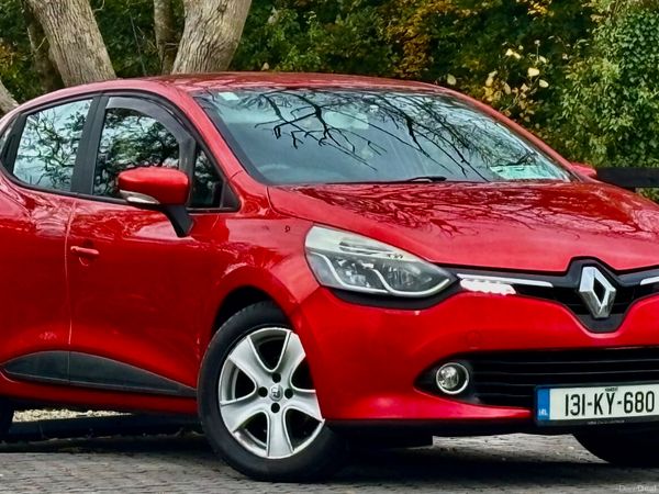 Renault Clio Hatchback, Petrol, 2013, Red