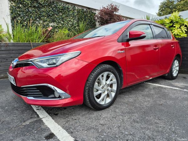 Toyota Auris Hatchback, Petrol Hybrid, 2017, Red