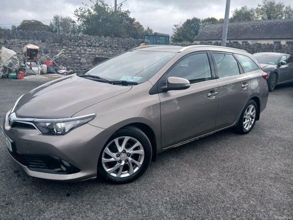 Toyota Auris Estate/Jeep, Diesel, 2016, Bronze