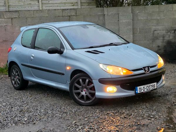 Peugeot 206 Hatchback, Petrol, 2001, Silver