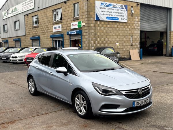 Vauxhall Astra Hatchback, Diesel, 2017, Silver
