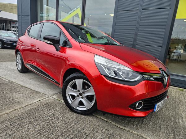 Renault Clio Hatchback, Petrol, 2016, Red