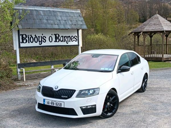 Skoda Octavia Hatchback, Petrol, 2014, White