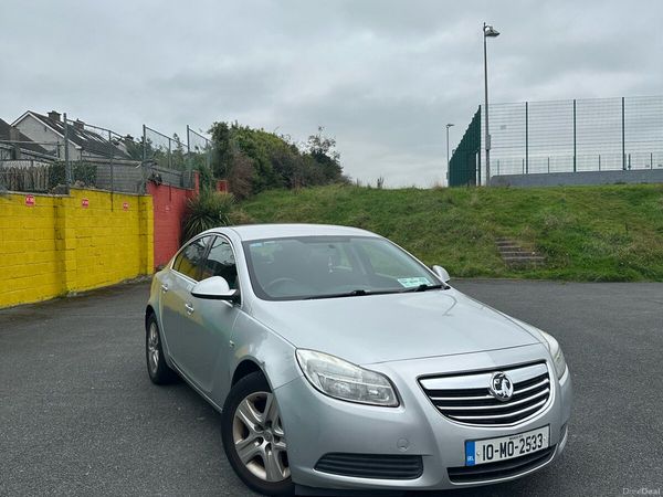 Vauxhall Insignia Hatchback, Diesel, 2010, Silver
