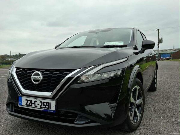 Nissan Qashqai MPV, Petrol, 2022, Black