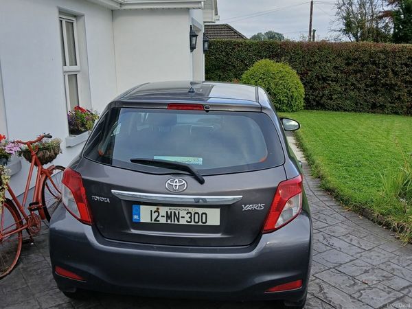 Toyota Yaris Hatchback, Petrol, 2012, Grey