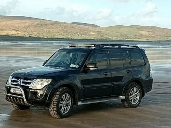 Mitsubishi Pajero SUV, Diesel, 2015, Black