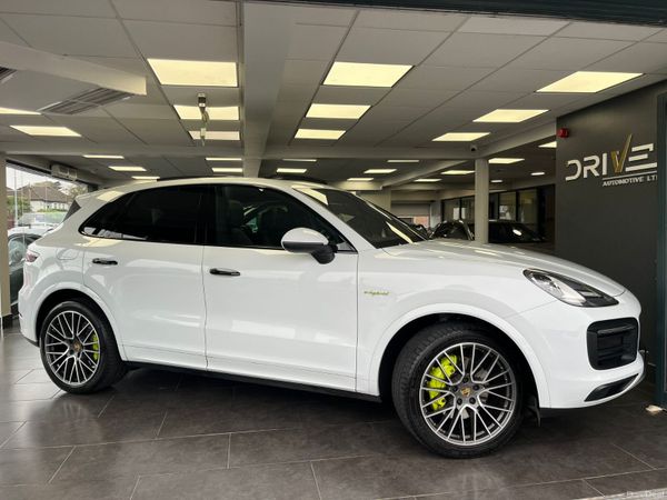 Porsche Cayenne SUV, Petrol Hybrid, 2020, White