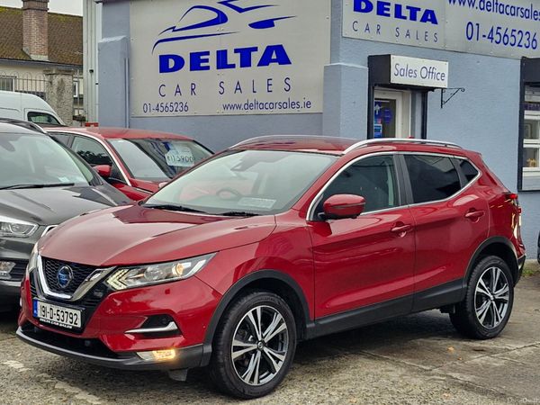 Nissan Qashqai Hatchback, Diesel, 2019, Red