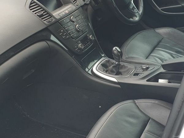 Vauxhall Insignia Hatchback, Diesel, 2013, White