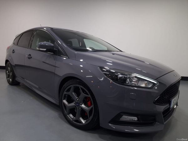 Ford Focus Hatchback, Petrol, 2015, Grey