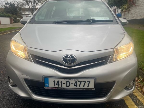 Toyota Yaris Hatchback, Petrol, 2014, Silver