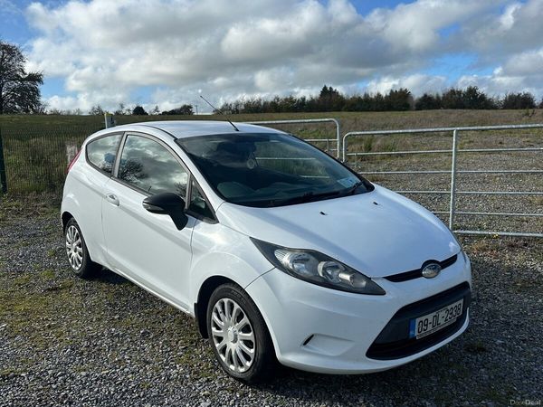 Ford Fiesta Hatchback, Diesel, 2009, White