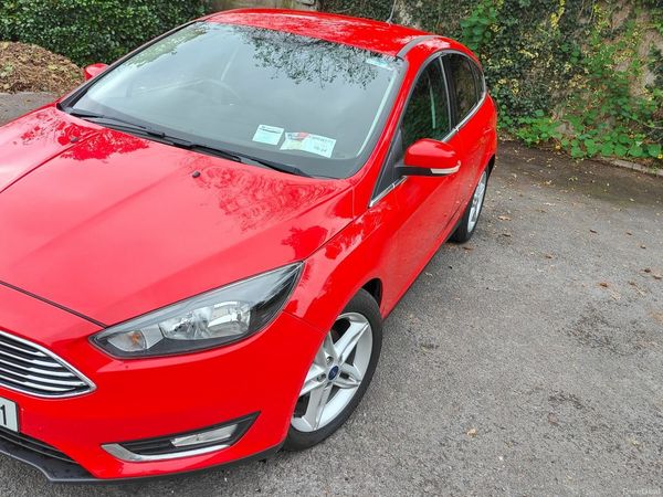 Ford Focus Hatchback, Petrol, 2017, Red
