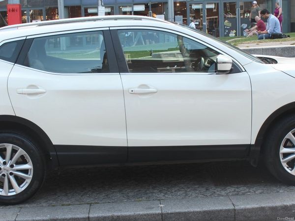 Nissan Qashqai SUV, Petrol, 2017, White
