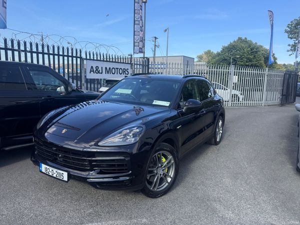 Porsche Cayenne SUV, Petrol Plug-in Hybrid, 2018, Black