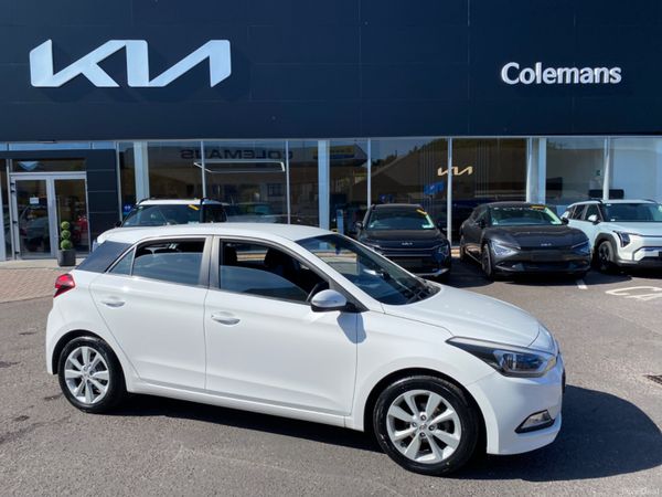 Hyundai i20 Hatchback, Petrol, 2017, White