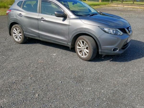 Nissan Qashqai Hatchback, Diesel, 2014, Grey