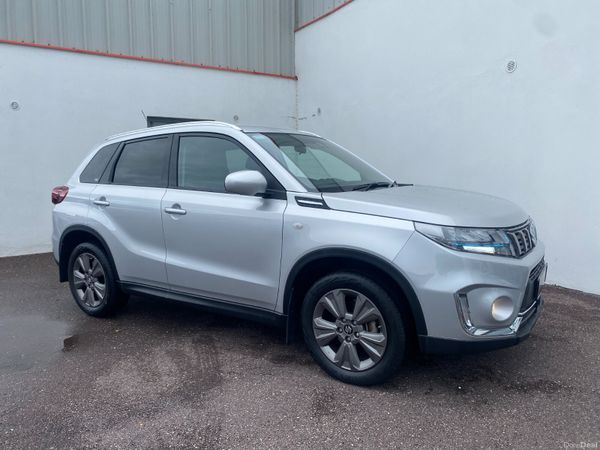 Suzuki Vitara SUV, Petrol, 2023, Silver