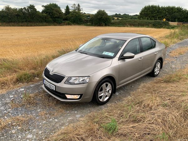 Skoda Octavia Saloon, Diesel, 2015, Beige