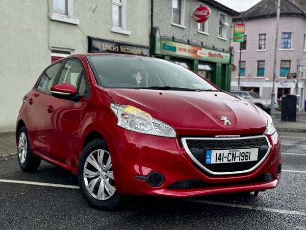 Peugeot 208 Hatchback, Petrol, 2014, Red