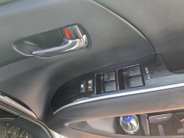 Toyota Estima MPV, Petrol Hybrid, 2016, Silver