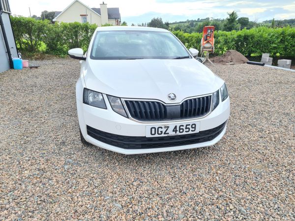 Skoda Octavia Hatchback, Diesel, 2019, White