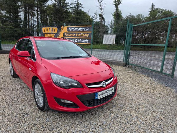 Vauxhall Astra Hatchback, Petrol, 2015, Red