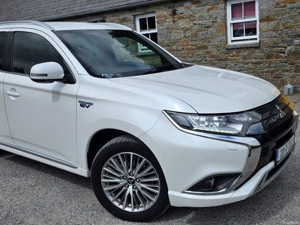 Mitsubishi Outlander SUV, Petrol Plug-in Hybrid, 2020, White