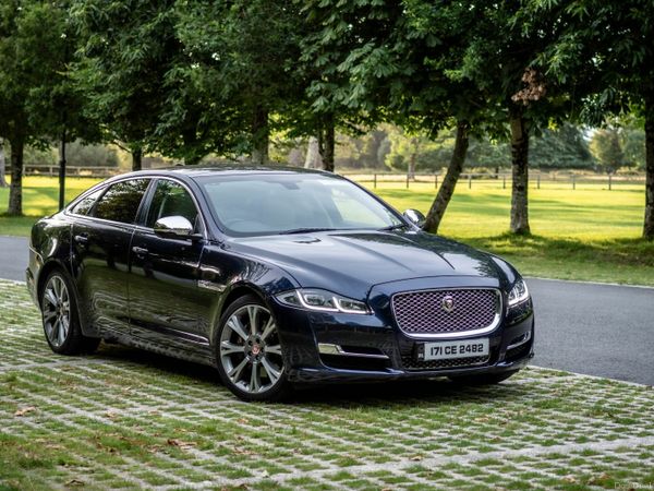 Jaguar XJ Saloon, Diesel, 2017, Blue