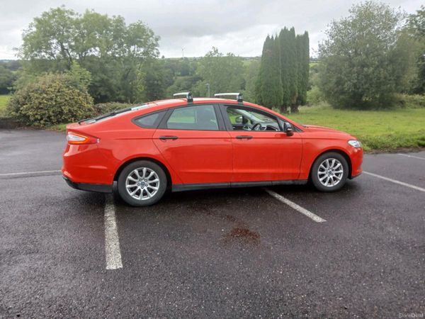 Ford Mondeo Hatchback, Diesel, 2017, Red