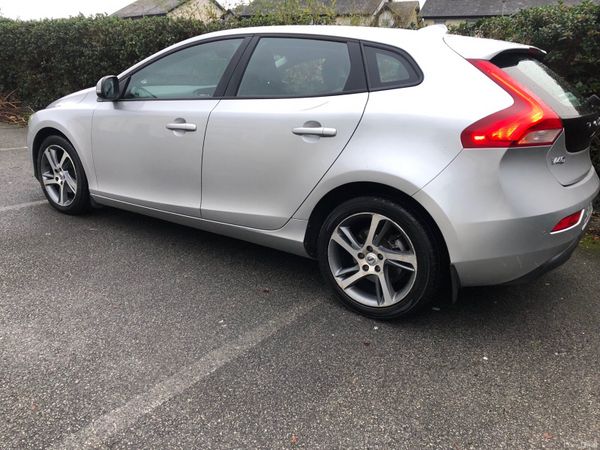 Volvo V40 Hatchback, Diesel, 2018, Grey