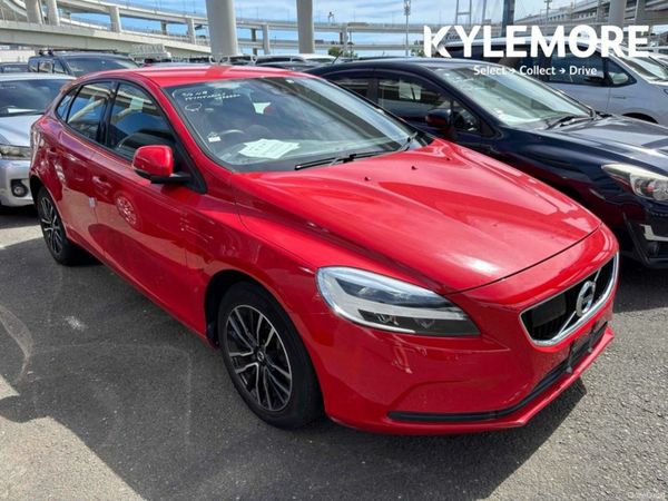 Volvo V40 Hatchback, Petrol, 2018, Red