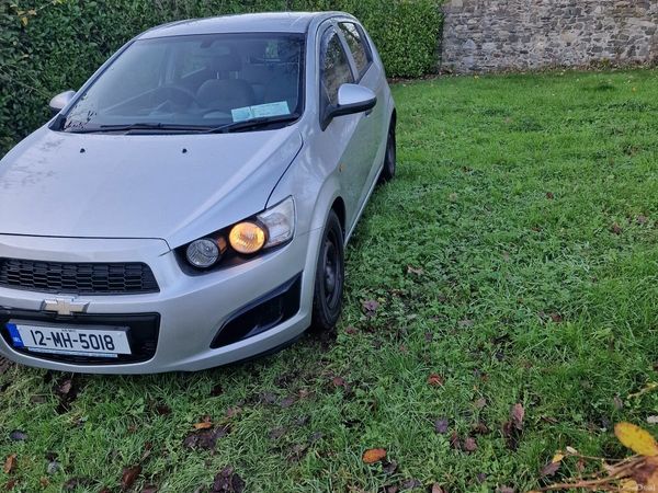 Chevrolet Aveo Hatchback, Petrol, 2012, Silver