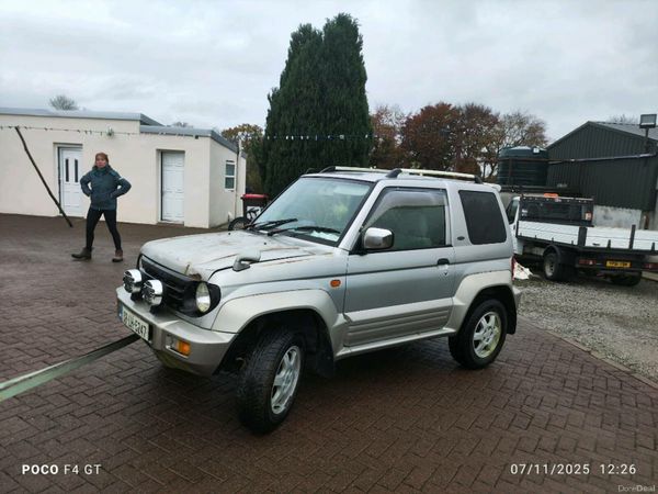 Mitsubishi Pajero SUV, Petrol, 1997, Silver