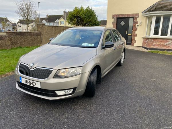 Skoda Octavia Saloon, Diesel, 2014, Beige