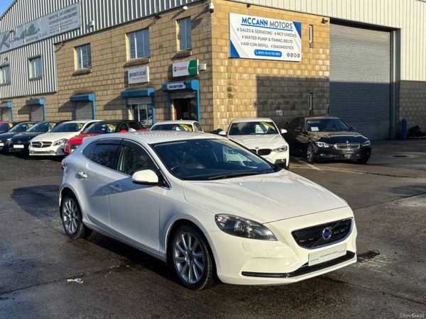 Volvo V40 Hatchback, Petrol, 2014, White
