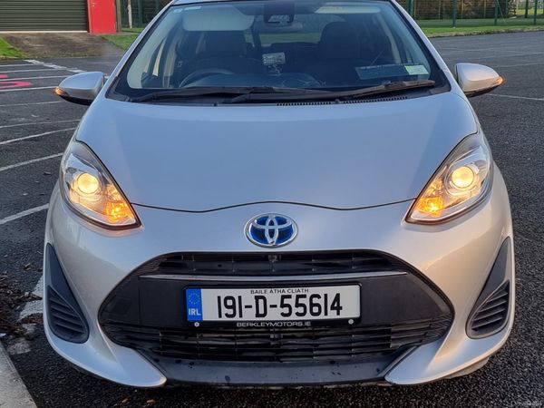 Toyota Aqua Hatchback, Petrol Hybrid, 2019, Silver