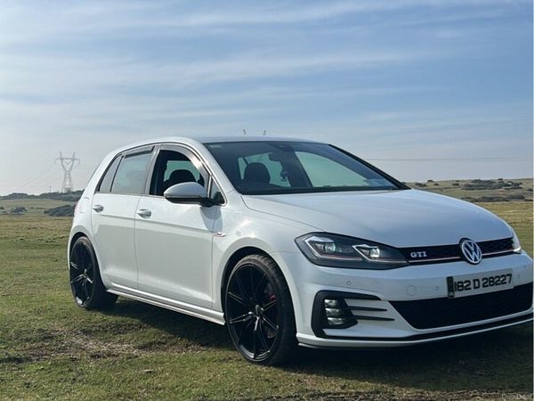 Volkswagen Golf Hatchback, Petrol, 2018, White