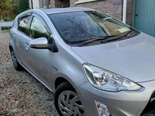 Toyota Aqua Hatchback, Petrol Hybrid, 2016, Silver