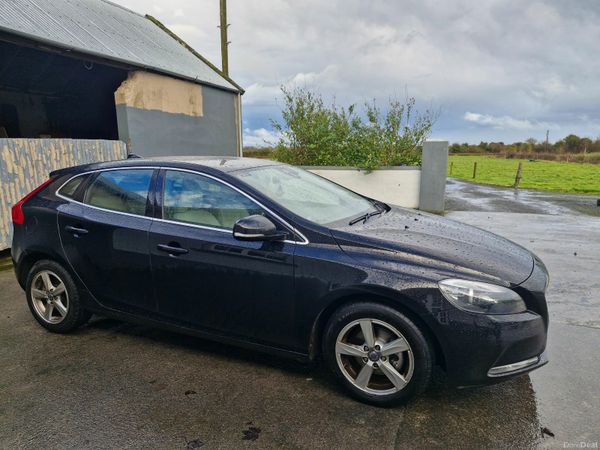 Volvo V40 Hatchback, Diesel, 2014, Black