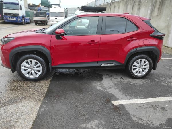 Toyota Yaris Cross Hatchback, Petrol Hybrid, 2022, Red