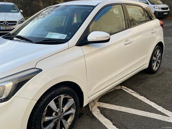 Hyundai i20 Hatchback, Petrol, 2017, White