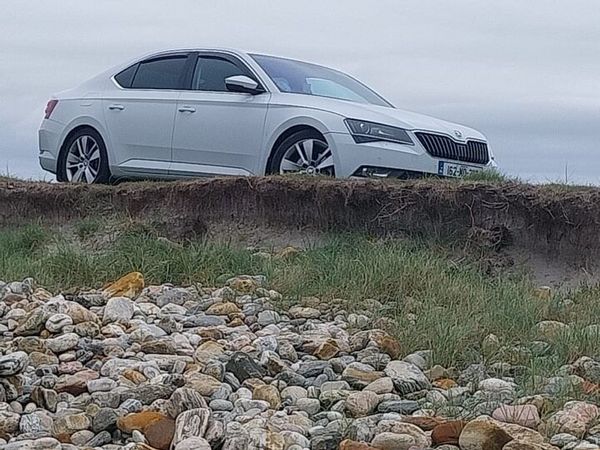 Skoda Superb Hatchback, Diesel, 2016, White