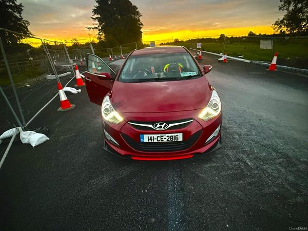 Hyundai i40 Saloon, Diesel, 2014, Red