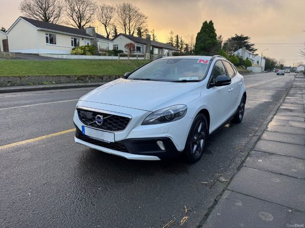 Volvo V40 Hatchback, Diesel, 2016, White