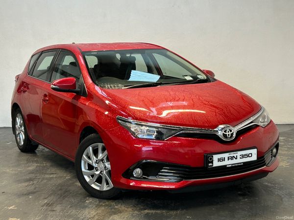 Toyota Auris Hatchback, Petrol, 2016, Red