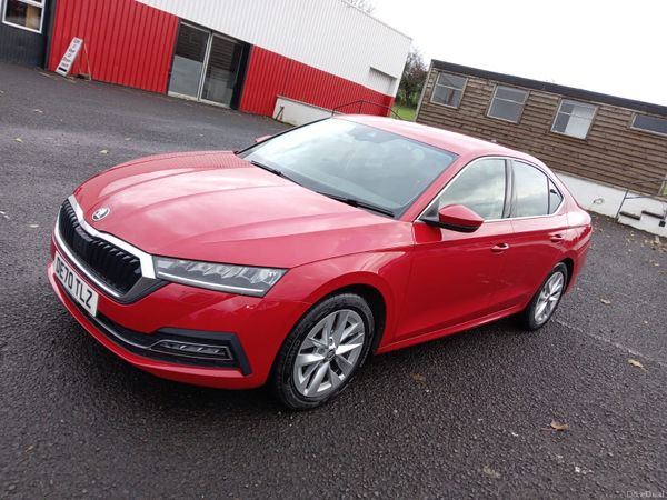 Skoda Octavia Hatchback, Petrol, 2020, Red