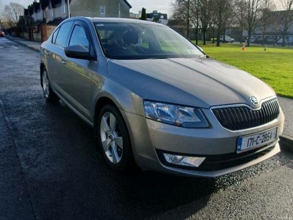 Skoda Octavia Saloon, Diesel, 2017, Yellow