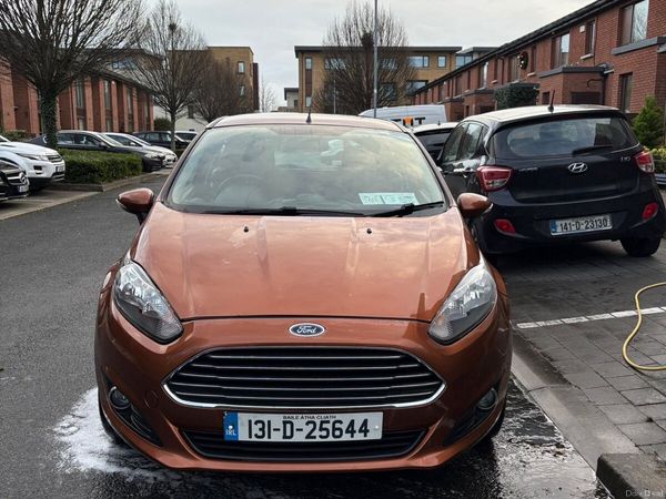 Ford Fiesta Hatchback, Petrol, 2013, Gold